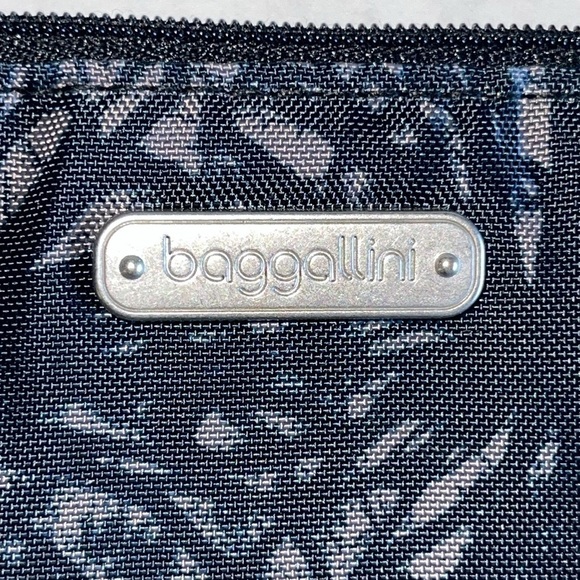 Baggallini Zip Around RFID Wristlet In Onyx Floral - Picture 4 of 4